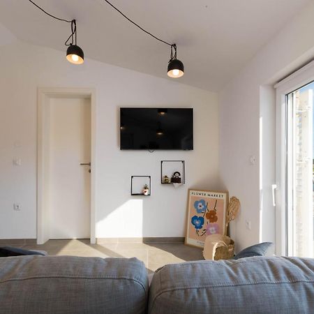 Apartment Eros Šišan Eksteriør bilde