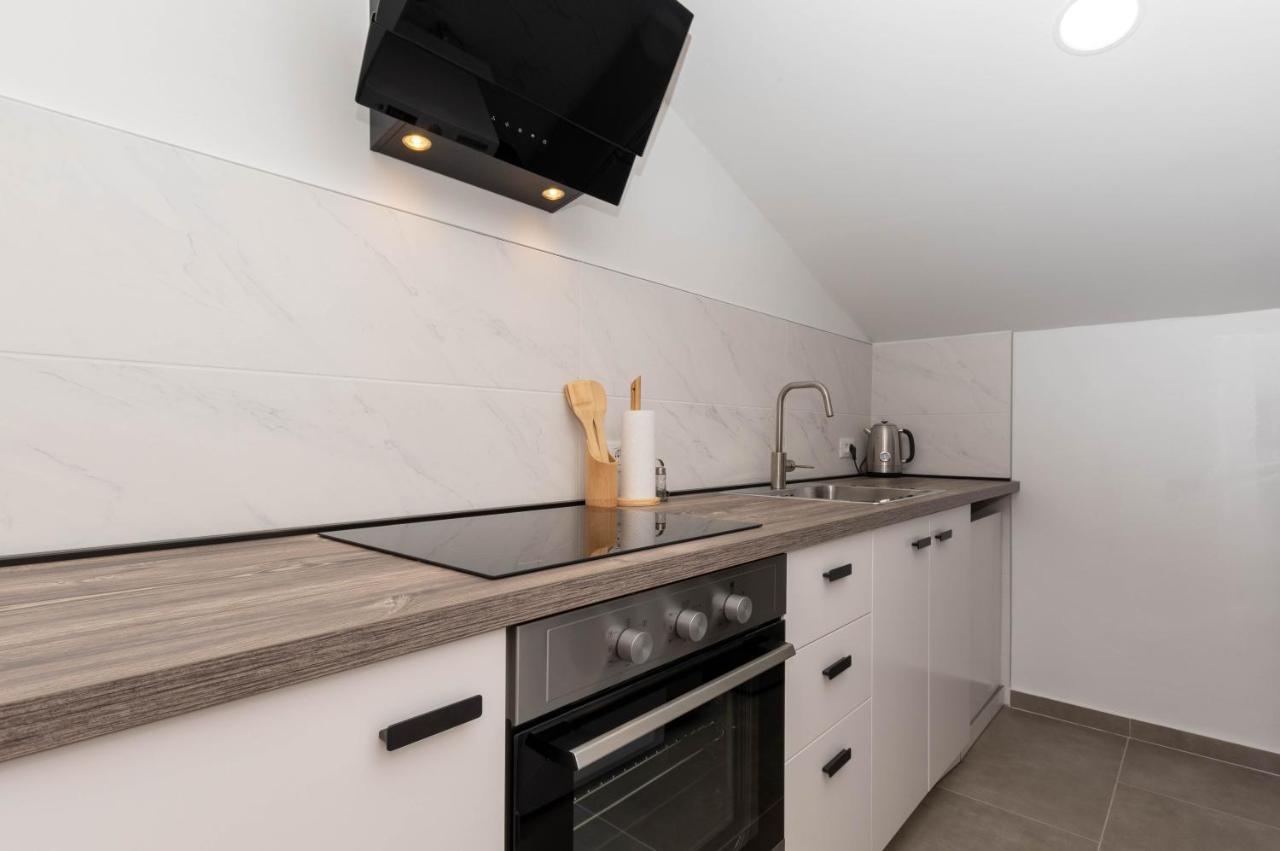 Apartment Eros Šišan Eksteriør bilde